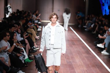 SPFW-N54: Sonbahar / Kış 2023 Koleksiyonu - Ellus moda gösterisi. 18 Kasım 2022, Sao Paulo, Brezilya: Sao Paulo Moda Haftası sırasındaki Ellus defilesi, Sonbahar / Kış 2023 koleksiyonu (SPFW-N54), Sao Paulo 'daki Rosewood Otel' de düzenlendi.