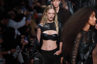 SPFW-N54: Sonbahar / Kış 2023 Koleksiyonu - Ellus moda gösterisi. 18 Kasım 2022, Sao Paulo, Brezilya: Sao Paulo Moda Haftası sırasındaki Ellus defilesi, Sonbahar / Kış 2023 koleksiyonu (SPFW-N54), Sao Paulo 'daki Rosewood Otel' de düzenlendi.