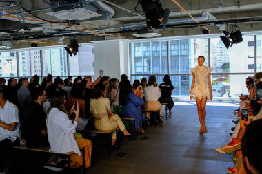 SPFW-N54: Sonbahar / Kış 2023 Koleksiyonu - Tasarımcı Lino Villaventura 'nın moda gösterisi. 18 Kasım 2022, Sao Paulo, Brezilya: Tasarımcı Lino Villaventura 'nın Sao Paulo Moda Haftası, Sonbahar / Kış 2023 koleksiyonu (SPFW-N54))