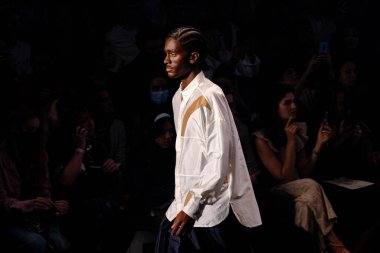 (SPFW-N54: Sonbahar / Kış 2023 Koleksiyonu - Handred moda gösterisi. 18 Kasım 2022, Sao Paulo, Brezilya: Sao Paulo Moda Haftası 'nda Handred defilesi, Sonbahar / Kış 2023 koleksiyonu (SPFW-N54), Mooca Park, Sao P' de Komplexo Tempo 'da düzenlendi.