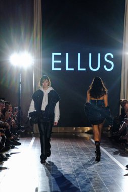 SPFW-N54: Sonbahar / Kış 2023 Koleksiyonu - Ellus moda gösterisi. 18 Kasım 2022, Sao Paulo, Brezilya: Sao Paulo Moda Haftası sırasındaki Ellus defilesi, Sonbahar / Kış 2023 koleksiyonu (SPFW-N54), Sao Paulo 'daki Rosewood Otel' de düzenlendi.