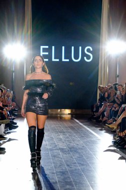 SPFW-N54: Sonbahar / Kış 2023 Koleksiyonu - Ellus moda gösterisi. 18 Kasım 2022, Sao Paulo, Brezilya: Sao Paulo Moda Haftası sırasındaki Ellus defilesi, Sonbahar / Kış 2023 koleksiyonu (SPFW-N54), Sao Paulo 'daki Rosewood Otel' de düzenlendi.