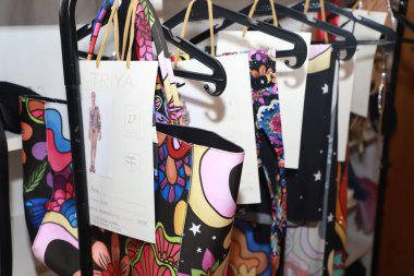 SPFW-N54: Sonbahar / Kış 2023 Koleksiyonu - Triya Brand 'in sahne arkası. 18 Kasım 2022, Sao Paulo, Brezilya: Sao Paulo Moda Haftası sırasındaki Triya defilesinin sahne arkası, Sonbahar / Kış 2023 koleksiyonu (SPFW-N54)