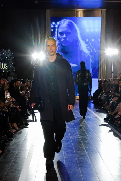 SPFW-N54: Sonbahar / Kış 2023 Koleksiyonu - Ellus moda gösterisi. 18 Kasım 2022, Sao Paulo, Brezilya: Sao Paulo Moda Haftası sırasındaki Ellus defilesi, Sonbahar / Kış 2023 koleksiyonu (SPFW-N54), Sao Paulo 'daki Rosewood Otel' de düzenlendi.