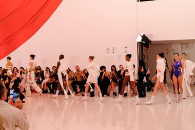 SPFW-N54: Sonbahar / Kış 2023 Koleksiyonu - Lenny Niemeyer marka moda gösterisi. 19 Kasım 2022, Sao Paulo, Brezilya: Sao Paulo Moda Haftası 'nda Lenny Niemeyer marka defile, Sonbahar / Kış 2023 koleksiyonu (SPFW-N54), bir podyumda