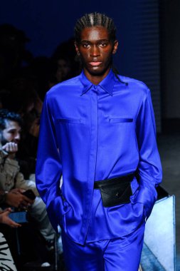 SPFW-N54: Sonbahar / Kış 2023 Koleksiyonu - Anace marka moda gösterisi. 19 Kasım 2022, Sao Paulo, Brezilya: Sao Paulo Moda Haftası 'nda Anace marka moda gösterisi, Sonbahar / Kış 2023 koleksiyonu (SPFW-N54), Komplexo Tempo' da bir podyumda