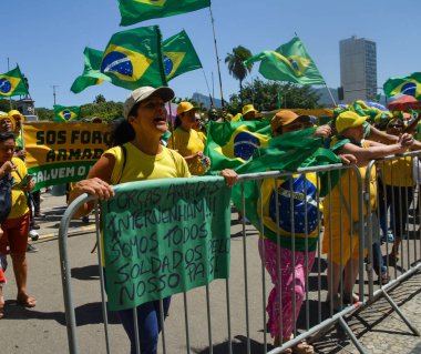 Rio de Janeiro 'daki Doğu Askeri Komutanlığı önünde protesto gösterileri. 20 Kasım 2022, Rio de Janeiro, Brezilya: Brezilya Cumhurbaşkanı Jair Bolsonaro 'yu destekleyen protestocular 21. protesto gününe girdi