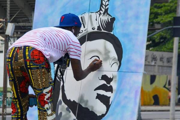 stock image Black Consciousness Day holiday is celebrated in Rio de Janeiro. November 20, 2022, Rio de Janairo, Brazil: Performance in front of the Zumbi dos Palmares monument, on Presidente Vargas Avenue, in Cidade Nova, downtown Rio de Janeiro, on Sunday