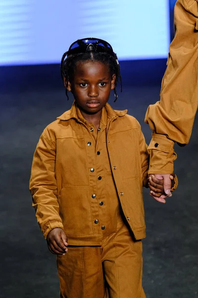 SPFW-N54: Sonbahar / Kış 2023 koleksiyon-Dendezeiro Moda Geçidi. 20 Kasım 2022, Sao Paulo, Brezilya SPFW-N54 sırasındaki Dendezeiro Moda Geçidi, Sao Paulo 'nun doğusundaki Parque da Mooca' da Komplexo Tempo 'da bir podyumda.