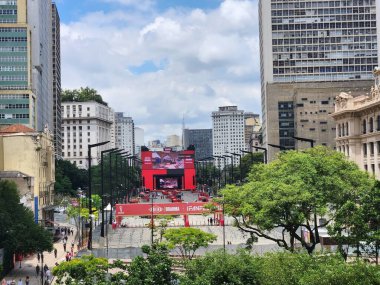 FIFA Dünya Kupası Katarı 2022: Sao Paulo 'da düzenlenen FIFA Fan Festivali hazırlıkları. 24 Kasım 2022, Sao Paulo, Brezilya: Brezilya 'nın ilk çıkış tarihi olan Sao Paulo şehir merkezindeki Anhangabau Vadisi' nde düzenlenen FIFA Fan Festivali hazırlıkları