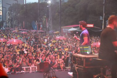 Brezilya 'lı şarkıcı Gustavo Mioto' nun Sao Paulo 'daki FIFA Hayran Festivali' nde gösterimi. 24 Kasım 2022, Sao Paulo, Brezilya: Brezilyalı şarkıcı Gustavo Mioto, Anhangabau Vadisi 'nde düzenlenen FIFA Fan Festivali' nde sahne aldı.