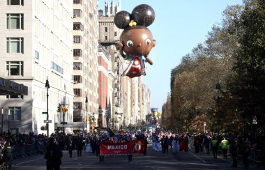 Macys Şükran Günü Geçidi 2022. 24 Kasım 2022, New York, ABD: Macy 'nin 77. cadde ve Central Park' tan başlayan Şükran Günü Geçidi 2022 ve Columbus çemberi boyunca, Central Park 'ın güneyinden 6. caddeye 