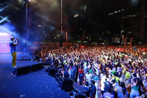 Шоу Бразильского Певца Лео Сантаны Fifa Fan Festival Сан Паулу — стоковое фото