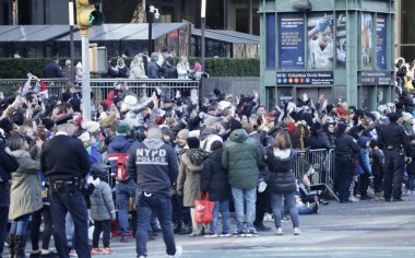 Macys Şükran Günü Geçidi 2022. 24 Kasım 2022, New York, ABD: Macy 'nin 77. cadde ve Central Park' tan başlayan Şükran Günü Geçidi 2022 ve Columbus çemberi boyunca, Central Park 'ın güneyinden 6. caddeye 