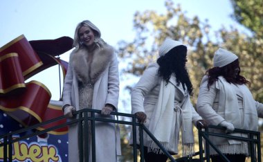 Jimmy Fallon, Gloria & Emily Estafan, Kirk Franklin Macys Şükran Günü Geçidi 2022. 24 Kasım 2022, New York, ABD: Jimmy Fallon, Gloria & Emily Estafan, Kirk Franklin Macys Şükran Günü Geçidi 2022 