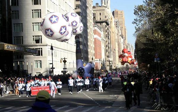 麦克的感恩节游行2022 2022年11月24日 美国纽约 梅西感恩节游行 Macy Thanksgiving Day Parade 2022 从西77街和中央公园开始 — 图库照片