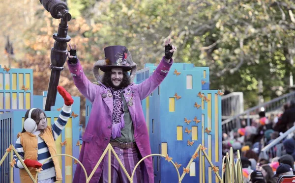 Jimmy Fallon, Gloria & Emily Estafan, Kirk Franklin Macys Şükran Günü Geçidi 2022. 24 Kasım 2022, New York, ABD: Jimmy Fallon, Gloria & Emily Estafan, Kirk Franklin Macys Şükran Günü Geçidi 2022 