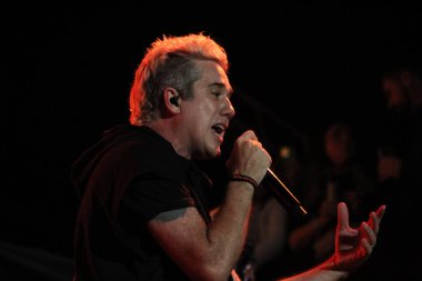 Grup Jota Quest Prime Rock Brasil 'de sahne alıyor. 26 Kasım 2022, Curitiba, Parana, Brezilya: Brezilyalı grup Jota Quesr, Prime Rock Brasil 'e ev sahipliği yapan Curitiba' daki Pedreira Paulo Leminski 'de canlı performans sergiliyor.