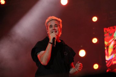 Grup Jota Quest Prime Rock Brasil 'de sahne alıyor. 26 Kasım 2022, Curitiba, Parana, Brezilya: Brezilyalı grup Jota Quesr, Prime Rock Brasil 'e ev sahipliği yapan Curitiba' daki Pedreira Paulo Leminski 'de canlı performans sergiliyor.