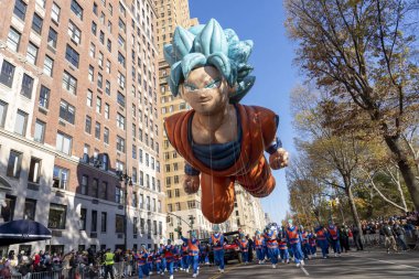 96. Macy Şükran Günü Geçidi 2022. 24 Kasım 2022, New York, ABD: Macy 'nin 77. cadde ve Central Park' tan başlayan Şükran Günü Geçidi 2022 ve Columbus çemberi boyunca, Central Park 'ın güneyinden 6. caddeye 