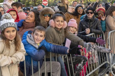 96. Macy Şükran Günü Geçidi 2022. 24 Kasım 2022, New York, ABD: Macy 'nin 77. cadde ve Central Park' tan başlayan Şükran Günü Geçidi 2022 ve Columbus çemberi boyunca, Central Park 'ın güneyinden 6. caddeye 