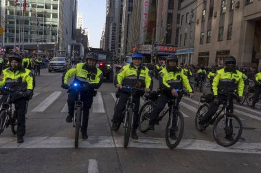 96. Macy Şükran Günü Geçidi 2022. 24 Kasım 2022, New York, ABD: Macy 'nin 77. cadde ve Central Park' tan başlayan Şükran Günü Geçidi 2022 ve Columbus çemberi boyunca, Central Park 'ın güneyinden 6. caddeye 