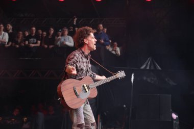 Nando Reis Prime Rock Brasil 'de sahne alıyor. 26 Kasım 2022, Curitiba, Parana, Brezilya: Brezilyalı şarkıcı Nando Reis, Prime Rock Brasil 'e ev sahipliği yapan Curitiba' daki Pedreira Paulo Leminski 'de canlı performans sergiliyor.