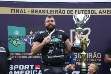 Timsahlar ve Galo Fa arasındaki Brezilya Amerikan Futbol Ligi finali. 27 Kasım 2022, Curitiba, Parana, Brezilya: Coritiba timsahları ile Galo FA takımları arasındaki Brezilya Futbol Şampiyonası Finali