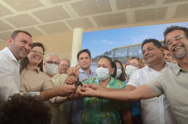 Rio Grande do Norte hükümeti 60 okul otobüsünü kamu kanalına dağıtıyor. 28 Kasım 2022, Natal, Rio Grande do Norte, Brezilya: 86 yeni okul otobüsünün 60 'ının teslim töreni sırasında Rio Grande do Norte Valisi, Fatima Bezerra