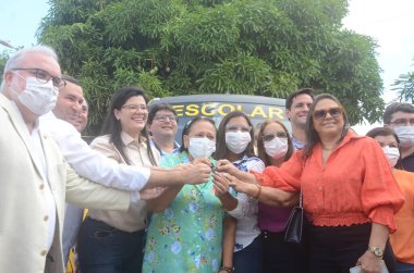 Rio Grande do Norte hükümeti 60 okul otobüsünü kamu kanalına dağıtıyor. 28 Kasım 2022, Natal, Rio Grande do Norte, Brezilya: 86 yeni okul otobüsünün 60 'ının teslim töreni sırasında Rio Grande do Norte Valisi, Fatima Bezerra