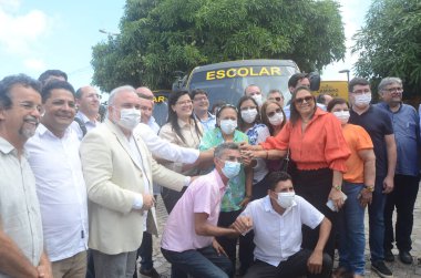 Rio Grande do Norte hükümeti 60 okul otobüsünü kamu kanalına dağıtıyor. 28 Kasım 2022, Natal, Rio Grande do Norte, Brezilya: 86 yeni okul otobüsünün 60 'ının teslim töreni sırasında Rio Grande do Norte Valisi, Fatima Bezerra