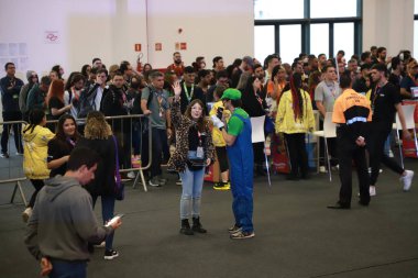 Sao Paulo 'daki Comic Con Experience (CCXP) fuarında kalabalık hareketi. 30 Kasım 2022, Sao Paulo, Brezilya: Dünyanın en büyük inek etkinliklerinden biri olan CCXP 2022 'de kalabalık hareketi (Comic Con Experience)