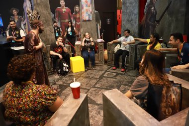 Sao Paulo 'daki Comic Con Experience (CCXP) fuarında kalabalık hareketi. 1 Aralık 2022, Sao Paulo, Brezilya: Dünyanın en büyük pop kültür etkinliklerinden biri olan CCXP (eski Comic Con Experience) sırasındaki seyirci hareketleri