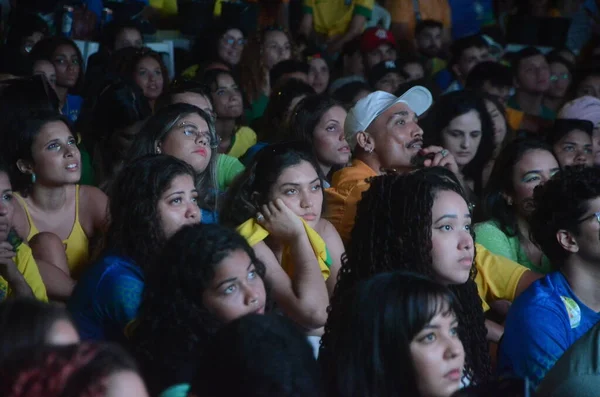 Fifaワールドカップカタール2022 ファンは ブラジルとカメルーンの間のサッカーの試合を見ます 12月2 2022 Natal Rio Grande Norte ブラジル — ストック写真