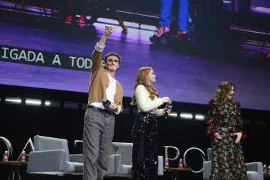 Amazon Prime Video dizisi yıldızları CCXP 22 'deki panele katılırlar. 3 Aralık 2022, Sao Paulo, Brezilya: Oyuncular Donal Finn, Ceara Coveney ve Kate Fleetwood, Amazon Prime Video dizisi 
