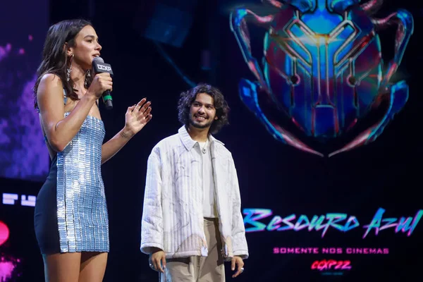 Brezilyalı aktris Bruna Marquezine ve Amerikalı aktör Xolo Mariduena, 'Mavi Böcek' filminin tanıtımı için CCXP22 'de sürpriz bir şekilde ortaya çıktılar. 3 Aralık 2022, Sao Paulo, Brezilya Brezilyalı aktris Bruna Marquezine ve Amerikalı aktör Xolo Mariduena 