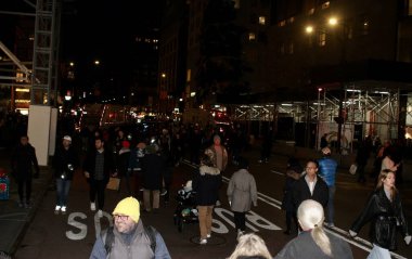 (New York 'un Beşinci Bulvarı Aralık' ta Arabasız Kalacak. 4 Aralık 2022, New York, ABD: Manhattan 'daki ünlü beşinci cadde ilk kez Aralık 2022' de üç Pazar günü araçlar için kapatılacak.