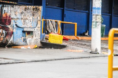 Suçlular Sao Paulo 'da bir otobüs ve iki arabayı ateşe verdiler. 5 Aralık 2022, Sao Paulo, Brezilya: Pazartesi günü, Sao Paulo 'nun güney bölgesindeki Parque Residencial Cocaia' daki bir süpermarkette ATM 'leri soyma girişimi sırasında,)