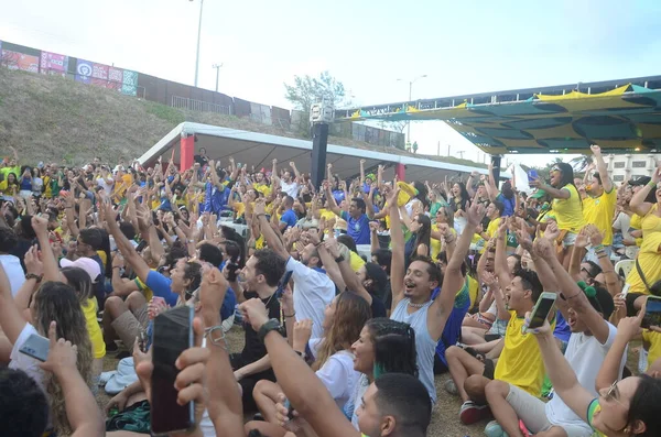 Les Fans Regardent Match Entre Brésil Corée Pour Ronde Coupe — Photo