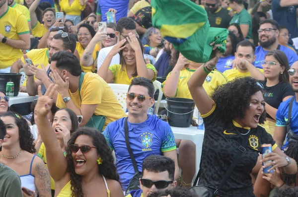 ファンはブラジルと韓国の試合をワールドカップ16回戦で観戦する 2022年12月5日 ブラジル グランデ ノルテ州 ブラジルと韓国のサッカー試合に続く 第5回カタール2022ワールドカップの16ラウンド — ストック写真
