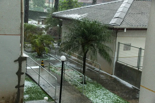 stock image Curitiba (PR), 12/09/2022 - A storm with hail rain and power outages in several neighborhoods of the city in the Santa Candida district, on the afternoon of this Friday, December 9, 2022.