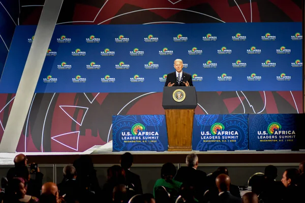 日米首脳会談2 2022年12月14日米国ワシントンD 米国大統領ジョー バイデン氏が ワシントンDcで開催された2022年米 アフリカ首脳会議の一環として アフリカビジネスフォーラムで発言を行う — ストック写真