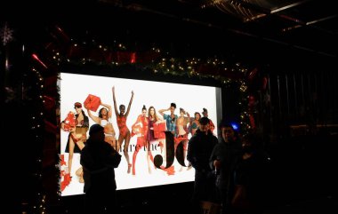 New York 'un Beşinci Bulvarı Aralık' ta Arabasız Kalacak. 18 Aralık 2022, New York, ABD: Son kez söylüyorum, Manhattan 'daki ünlü beşinci cadde 18 Aralık 2022 Pazar günü araçlar için kapatılacaktır. 