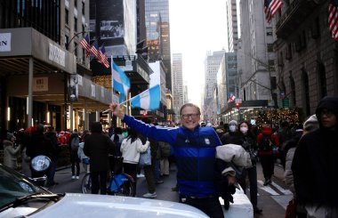 New York 'un Beşinci Bulvarı Aralık' ta Arabasız Kalacak. 18 Aralık 2022, New York, ABD: Son kez söylüyorum, Manhattan 'daki ünlü beşinci cadde 18 Aralık 2022 Pazar günü araçlar için kapatılacaktır. 