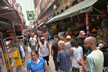 Rio de Janeiro 'da Noel alışverişi. 23 Aralık 2022, Rio de Janeiro, Brezilya: Rio de Janeiro 'da 23 Aralık Cuma günü, Rio de Janeiro' daki en önemli alışveriş merkezlerinden biri olan Saara Alışveriş Merkezi 'nde Noel alışverişi. 