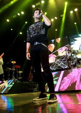 Vivo Rio 'daki Roupa Nova Show. 22 Aralık 2022, Rio de Janeiro, Brezilya: Brezilyalı grup Roupa Nova, 22 Perşembe günü Rio de Janeiro 'nun güney bölgesindeki Flamengo Park' taki Vivo Rio 'da canlı performans sergiledi.)