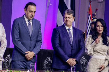 Sao Paulo Valisi seçildi. 01 Ocak 2022, Sao Paulo, Brezilya: Sao Paulo eyaletinin yeni seçilen valisi, Tarcisio de Freitas ve yardımcısı Felicio Ramuth, açılış törenine katıldılar. 