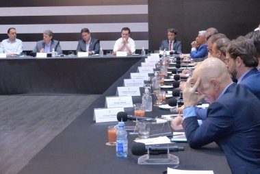 Sao Paulo Valisi Tarcisio Freitas yeni devlet sekreterleriyle tanıştı. 2 Ocak 2023, Sao Paulo, Brezilya: Sao Paulo 'nun yeni valisi, Tarcisio de Freitas, Devlet Sekreterleri ile ilk toplantısını yaptı. 