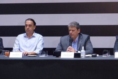 Sao Paulo Valisi Tarcisio Freitas yeni devlet sekreterleriyle tanıştı. 2 Ocak 2023, Sao Paulo, Brezilya: Sao Paulo 'nun yeni valisi, Tarcisio de Freitas, Devlet Sekreterleri ile ilk toplantısını yaptı. 