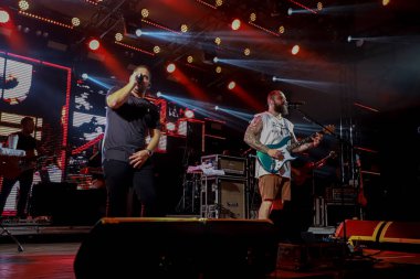 Jorge ve Mateus Florianopolis 'te canlı performans sergiliyorlar. 4 Ocak 2023, Florianopolis, Santa Catarina, Brezilya: Ülkenin ilk Beach Club Parador 12 'deki Jorge & Mateus ikilisi, Jurere Internacional, Florianopolis, Çarşamba (4)) 